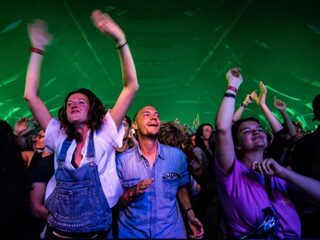 Podcast De Dag: Wat kan er wel? Over corona-experimenten in binnen- en buitenland