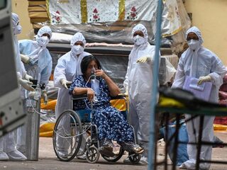 Een besmettingsrecord in India: hoe kon het zo uit de hand lopen?