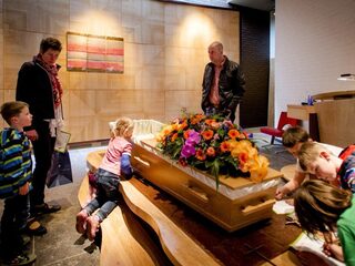 Na je dood word je potgrond bij de Intratuin