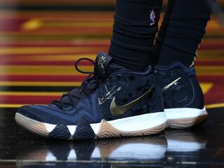 Sponsorschoen scheurt tijdens wedstrijd, aandeel Nike in de min