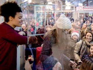 Vandaag op NPO Radio 1: Serious Request, Marathoninterview en voetbal