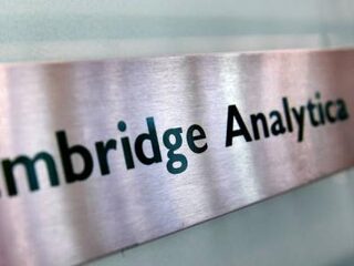 Zuckerberg zegt nu toch sorry tegen Facebook-gebruikers