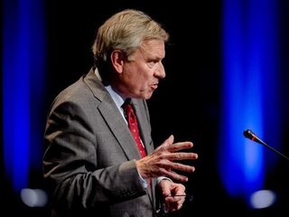 De Hoop Scheffer: 'Zolang mensen praten is er geen militair conflict'