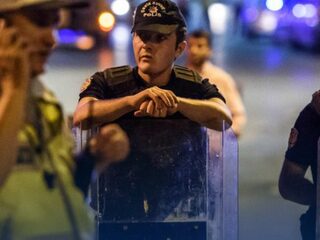 'Je went aan een slecht huwelijk, je went aan aanslagen'