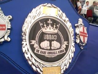 Vergeet voetbal, boksen is het helemaal!