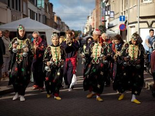 Muziek om minderheden met elkaar in contact te brengen