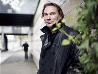 Kinderen knuffelen voor de stemmen