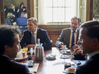 De formatie: JA of NEE nadert