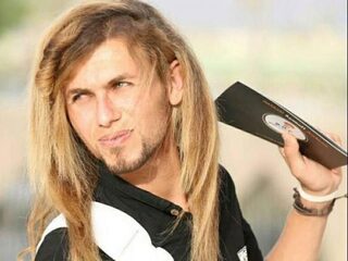 Er werd gefluisterd dat hij homo was en nu is hij vermoord