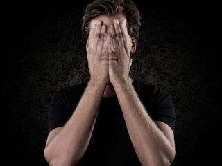 'Bizarre illusie!' Illusionist Niels Houtepen voorspelt headlines van de kranten