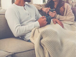 Samen Netflixen is goed voor je relatie