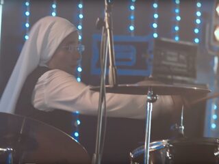 Rockende nonnen groot succes in Peru