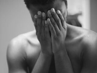 Salma vernederde en mishandelde haar man