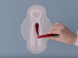 #Bloodnormal: Libresse stopt met blauwe vloeistof op maandverband in reclames