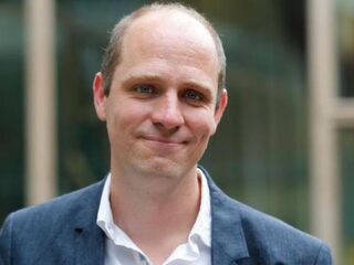 Jelle Brandt Corstius van stuk gebracht door #MeToo-column