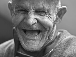 Omdat lachen zo gezond is: 8 hilarische radiobloopers