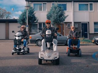 79-jarige 'Grandpa' maakt debuut als rapper