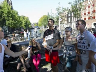 'Blijf met je poten van ontgroeningen af!'