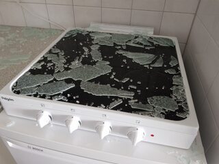 Let op: glazen afdekplaat van kookplaat kan spontaan ontploffen