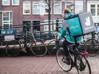 'Bedrijven als Deliveroo creëren gevoel van schijnvrijheid'