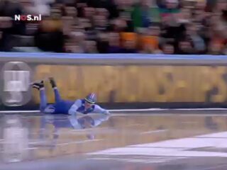 Roest grijpt wereldtitel na bizarre ontknoping op tien kilometer