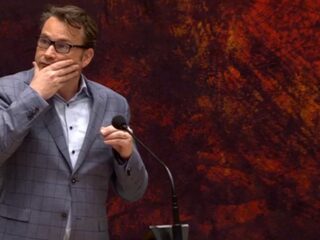 Het bijzondere verhaal achter de zelfmoordpoging in de Tweede Kamer