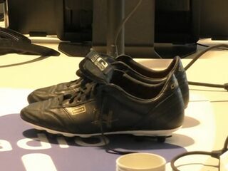 Te koop: de laatste schoenen waar Johan Cruijff op speelde