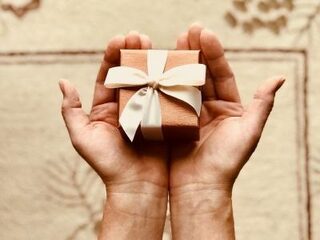 Waarom onzekere mensen de beste cadeaus geven