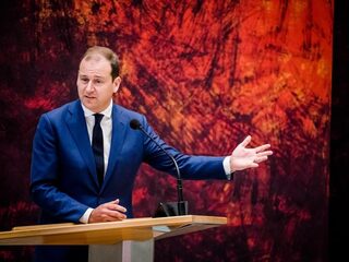 Asscher: 'Zorgmedewerkers moeten structurele waardering krijgen'