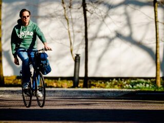 Stand.nl: 'De overheid moet de coronamaatregelen versoepelen omdat de rek er nu echt uit is'