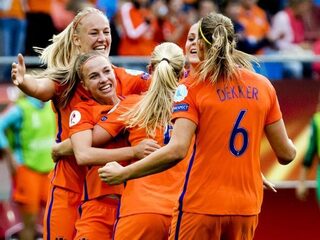 Oranjevrouwen in actie tegen Noorwegen