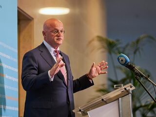 Grapperhaus: geen nieuwe maatregelen, maar hou je aan de regels