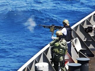 Beveiliging is nodig op schepen, zegt kapitein Kooij. Nodig tegen kapers