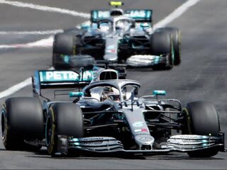Hamilton wint zakelijk GP Frankrijk, Verstappen vierde