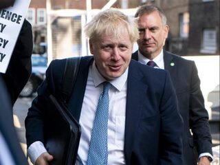 Boris Johnson maakt favorietenrol waar en wordt de Britse premier
