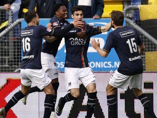 NEC keert na vier jaar terug in de Eredivisie door late goal Okita