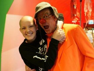 Wijkagent Frank transformeert elke zondag tot clown