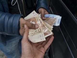 Marokkanen moeten financieel met de billen bloot