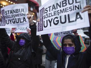 'Als conservatieve politici de macht grijpen, zijn het altijd vrouwen die daar de hoogste prijs voor betalen'