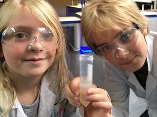 Moeder hoogbegaafd kind: 'Hij liep uit frustratie midden in de les tegen muren op'