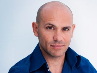 Britse comedian Adam Fields: 'Juichen voor Engeland is wel het minste wat jullie kunnen doen'