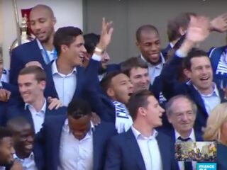 Frans voetbalelftal bezorgt Hermes House band nummer-1 hit