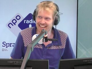 Hilarisch: Cabaretier Jan Beuving reageert op foto Thierry Baudet