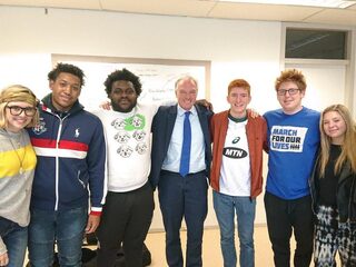 Jongeren van March For Our Lives krijgen Kindervredesprijs 2018 en bezoeken Nederland