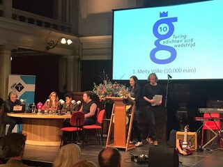 Meity Völke uit Roermond wint de jubileumeditie van de Turing Gedichtenwedstrijd