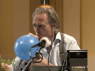 Jort Kelder doet live 'een ballonnetje'