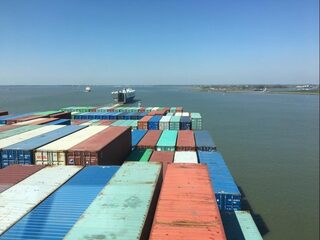 Nucleair vervoer over de steeds drukkere Westerschelde