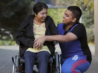 Viroen (24) zorgt al jaren voor zijn moeder