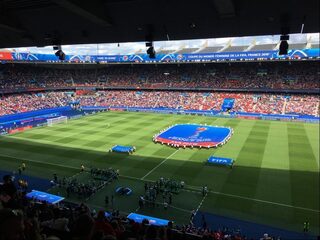 Anderhalve minuut volkslied...en toch op tijd beginnen