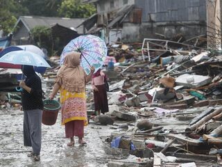 Podcast De Dag: 'bij elk paar slippers hoort een ander slachtoffer'